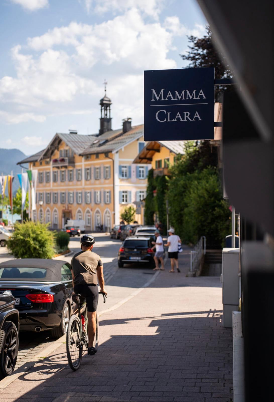 Mamma Clara on Hauptstraße with a view across Tegernsee